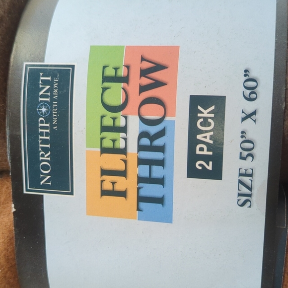 Fleece throw set, new with tags! - Picture 2 of 4